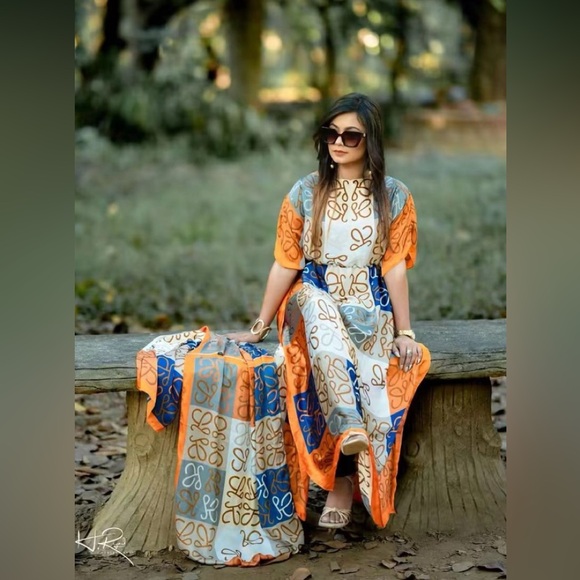 NWT colorful and beautiful gown  for summer  time . - Picture 1 of 5